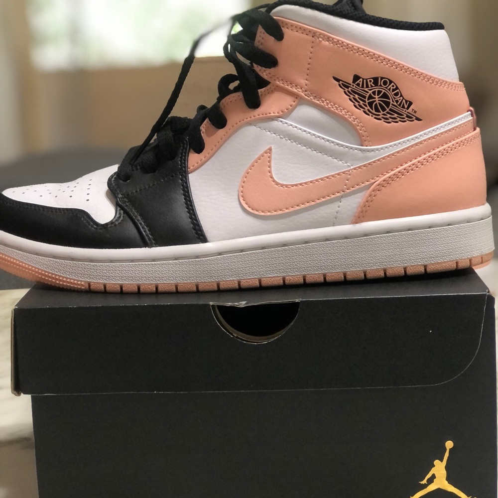 Air Jordan 1 MID